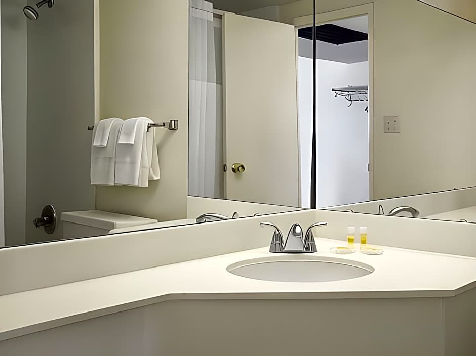 Ramada by Wyndham Pittsburgh/New Stanton
