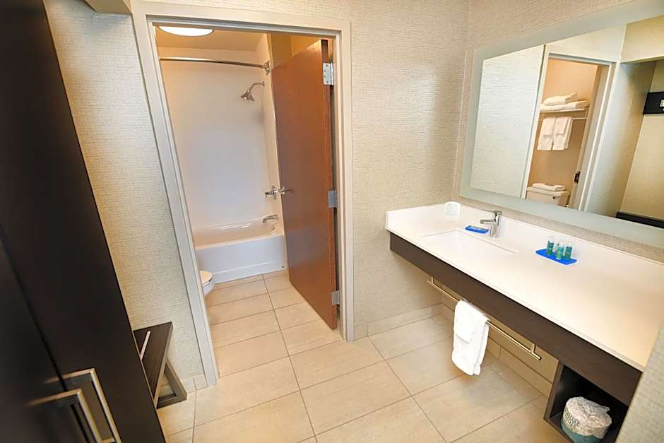 Holiday Inn Express Hotel & Suites Grand Forks By IHG