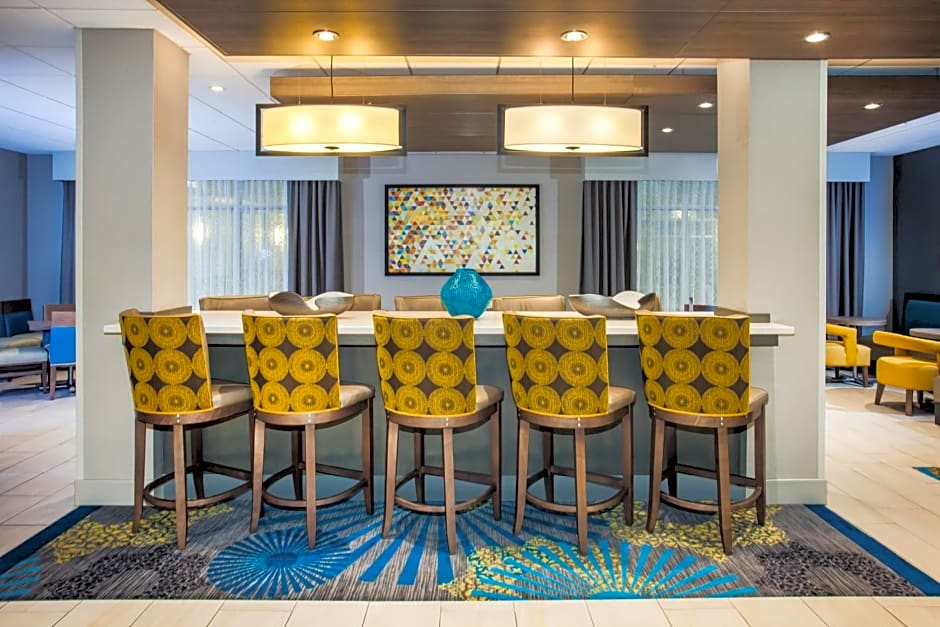 Holiday Inn Express & Suites Litchfield By IHG