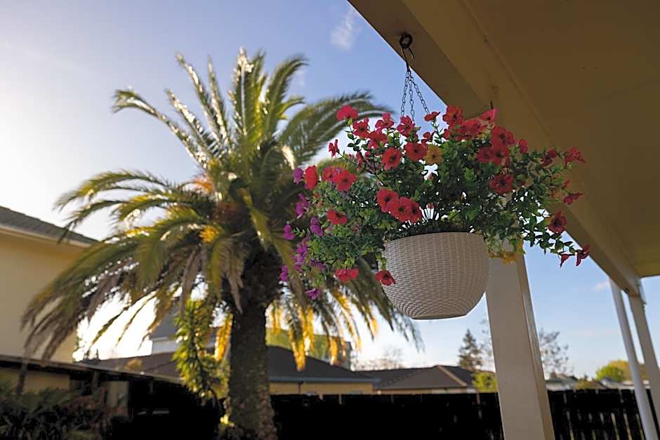 Birchwood Spa Motel