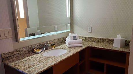 Queen Room with Two Queen Beds with Kitchenette - Non-Smoking