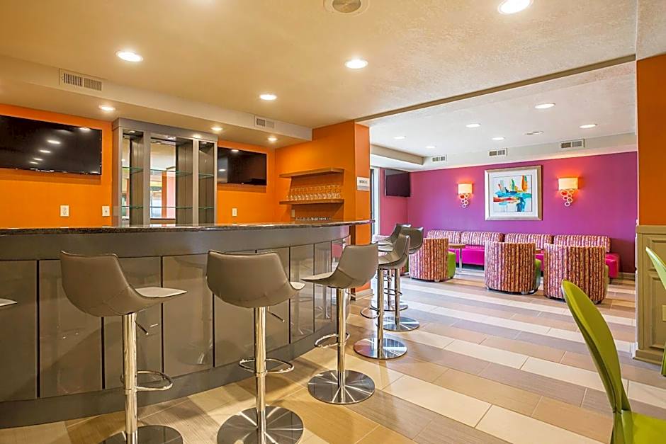 Clarion Inn & Suites Evansville Eastland Area