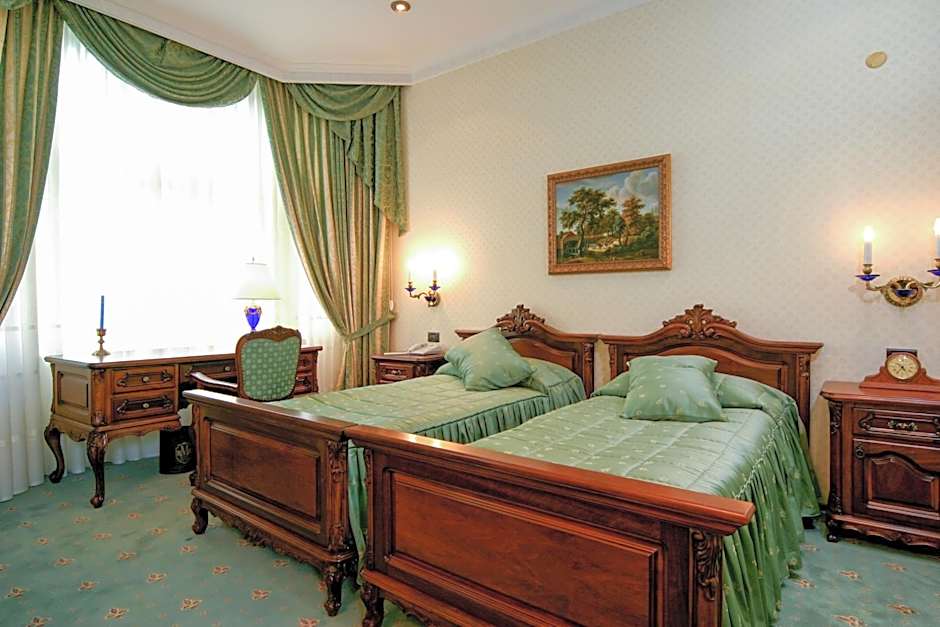 Grand Hotel London