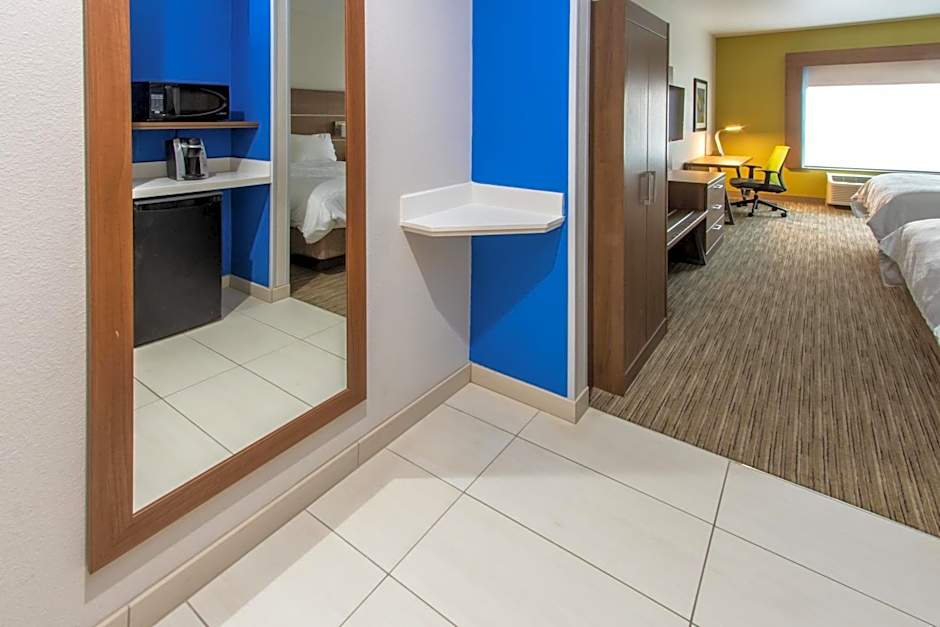 Holiday Inn Express Hotel & Suites Roseville - Galleria Area By IHG