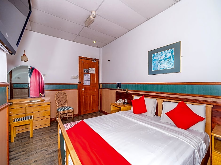 OYO 89864 Hotel Holiday Park