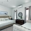 Independence Square 211, Chic Hotel Room with Mountain Views, A/C, & Rooftop Hot Tub