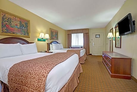 2 Queen Beds Smoking