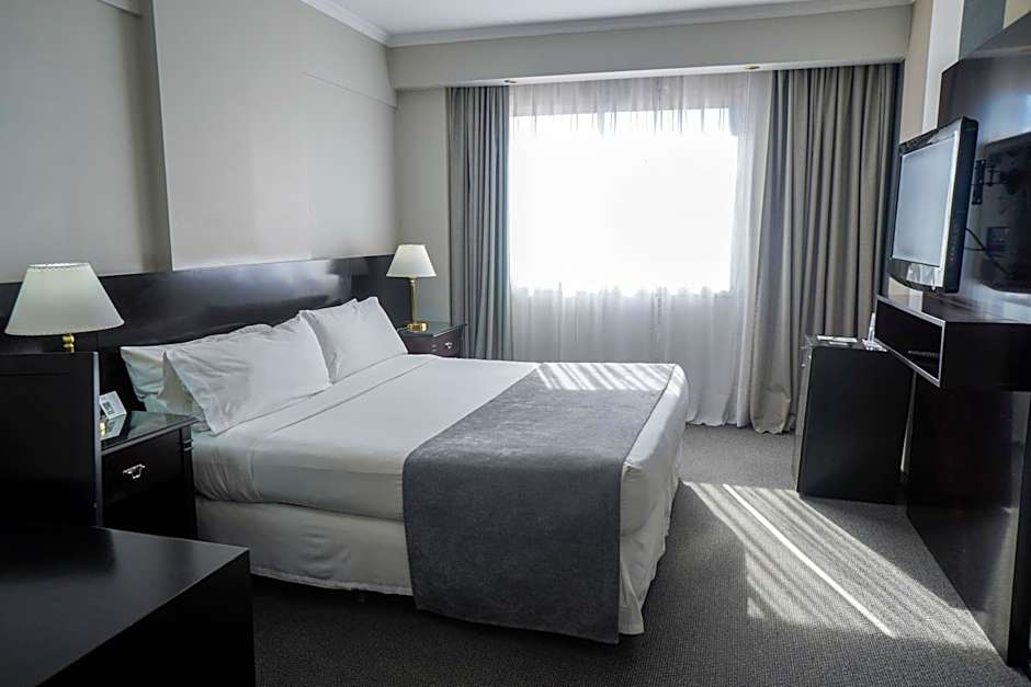 Plaza Real Suites Hotel