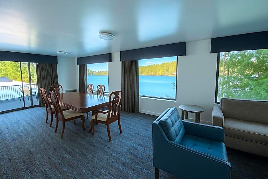 Oyster Bay Inn & Suites