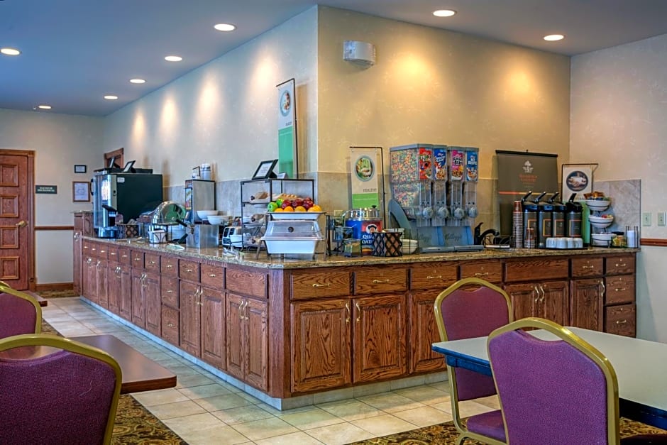 Country Inn & Suites by Radisson, Forest Lake, MN