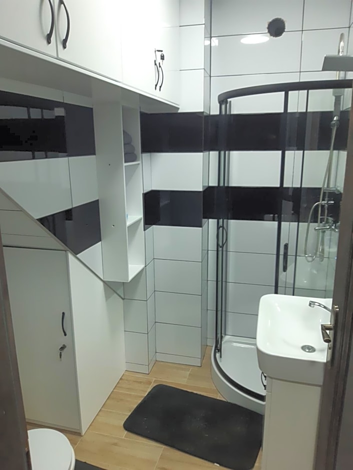 DOMEK U FLORIANA I KONRADA