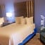 Days Inn & Suites by Wyndham Braunig Lake