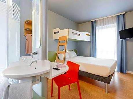 Standard Room with Double and Bunk Bed