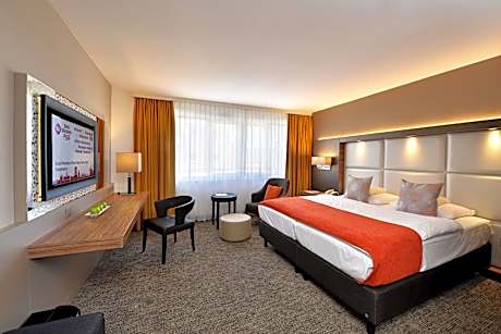 2 Single Beds  Business Plus Room Sitting Corner Safe Wireless High-Speed Internet Air-Conditioned C