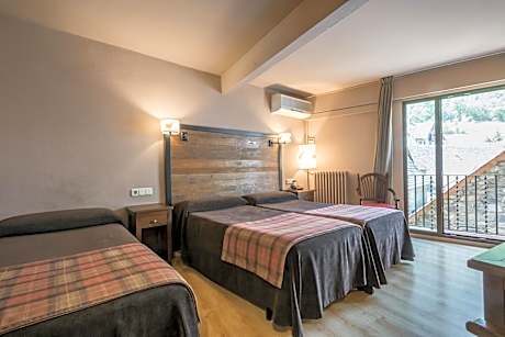 Triple Room with Air-Conditioning (2 Adults + 1 Child)