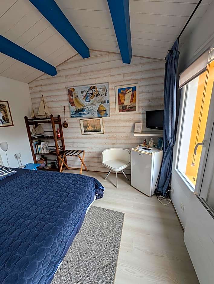 Les Yeux Bleus Bed & Breakfast