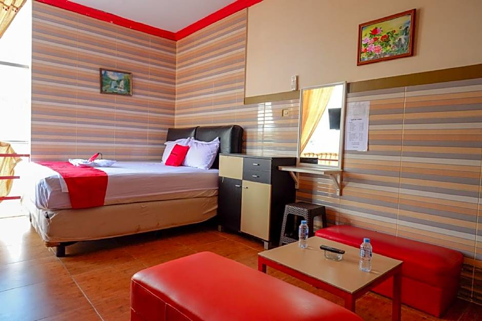 RedDoorz near Kendari Beach 2