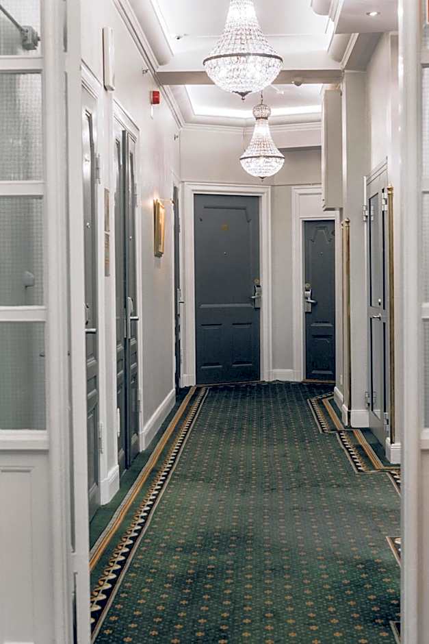 Crystal Plaza Hotel