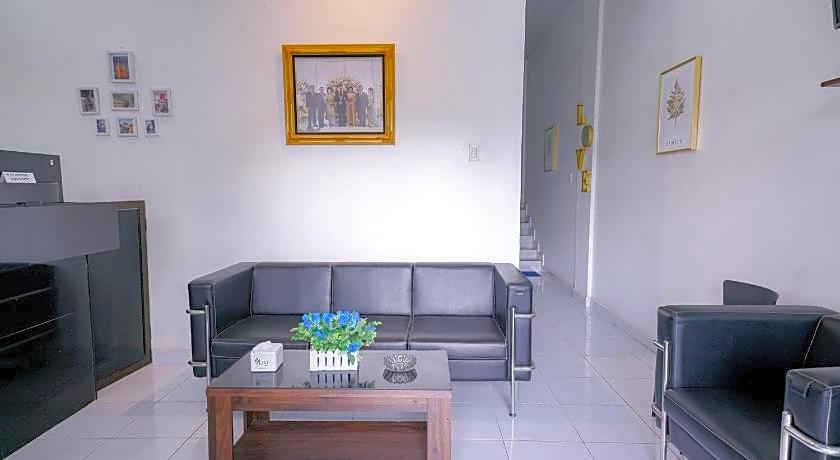 RedDoorz near Pantai Pandan Sibolga