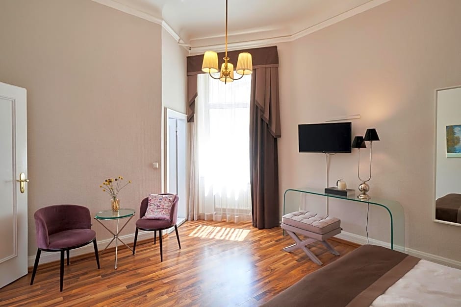 Hotel Monopol - Central Station