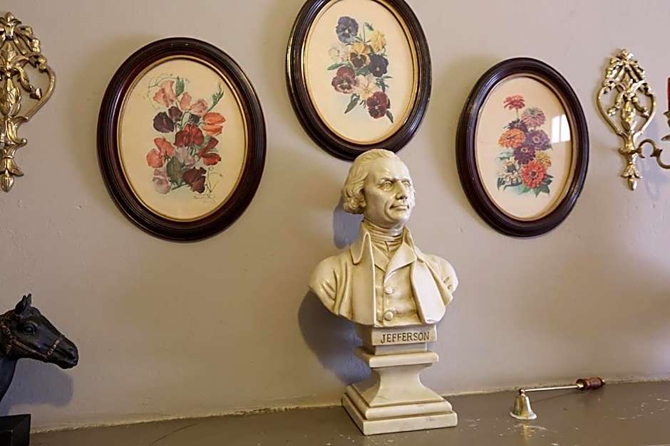 The Lafayette Inn & Restaurant