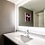 La Quinta Inn & Suites by Wyndham Cincinnati Sharonville