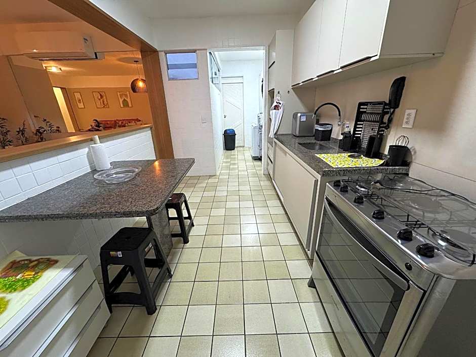 Apto 3 quartos grande a 50m do Mar AH113