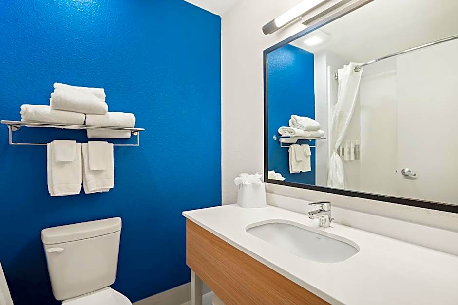 Spark by Hilton Moline Quad Cities