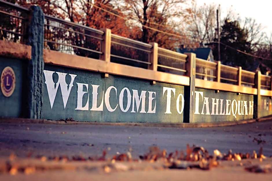 Holiday Inn Express and Suites Tahlequah By IHG