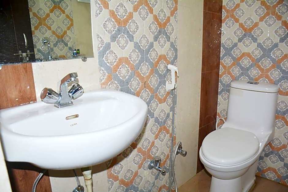 Hotel Chandra Inn by OYO Rooms – Varanasi, VA