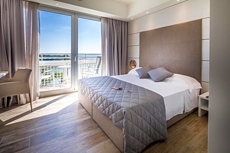 Comfort Double or Twin Room with Partial Sea View