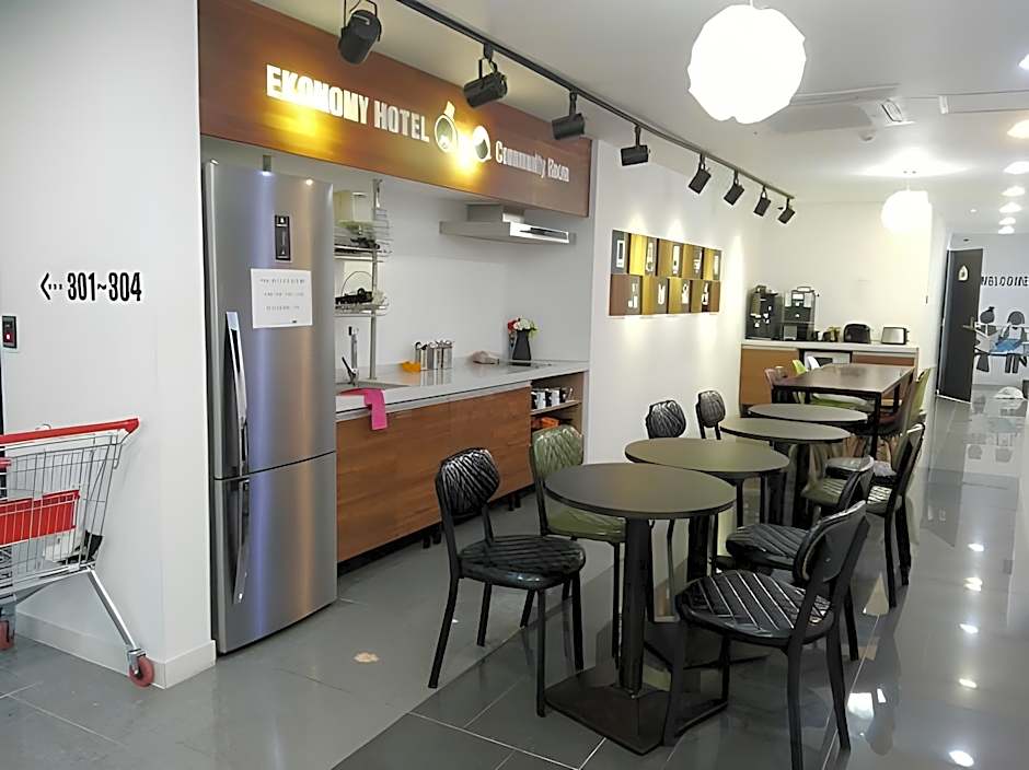 Ekonomy Haeundae Hostel & Guesthouse