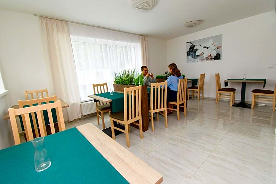 Solid Gold Garni Hotel