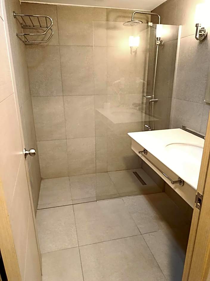 Midas Hotel
