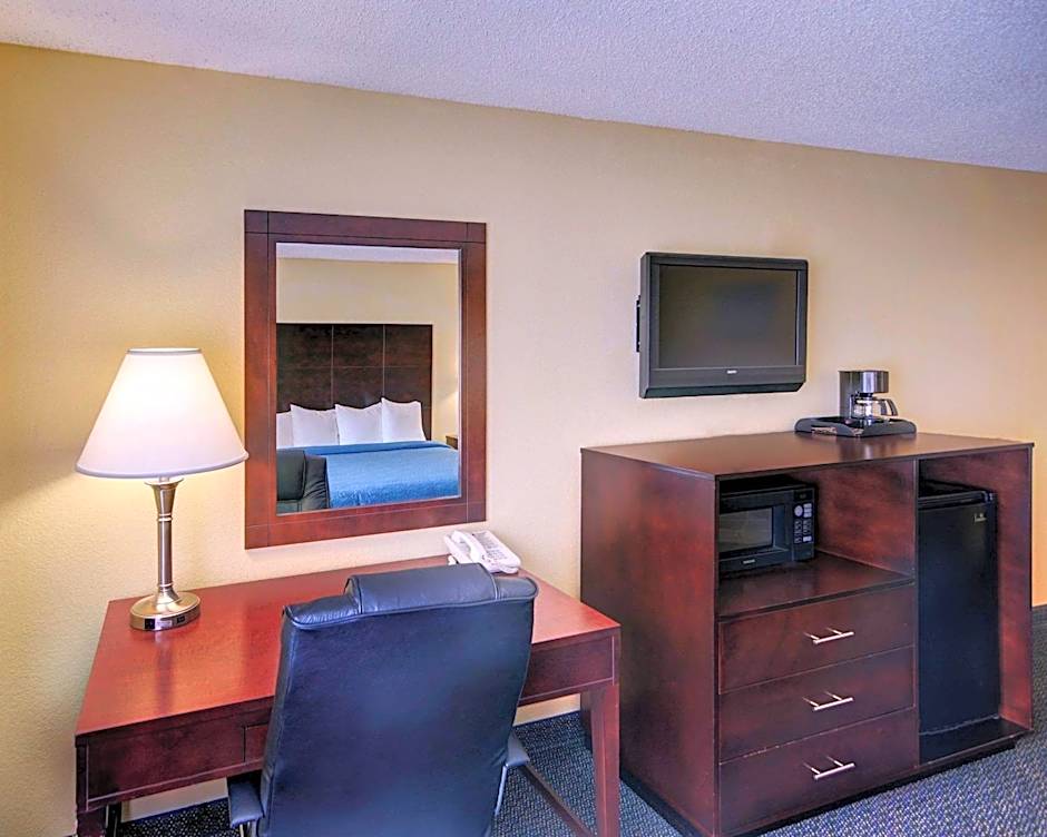 Quality Inn & Suites Grand Prairie South