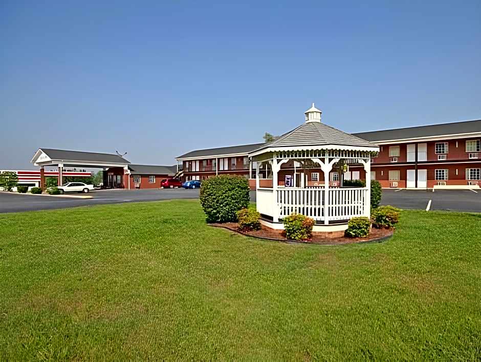 Surry Inn - Dobson