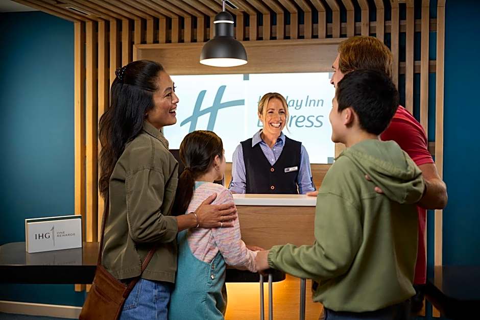 Holiday Inn Express Hotel & Suites Chanhassen By IHG