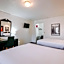 Simmer Motel