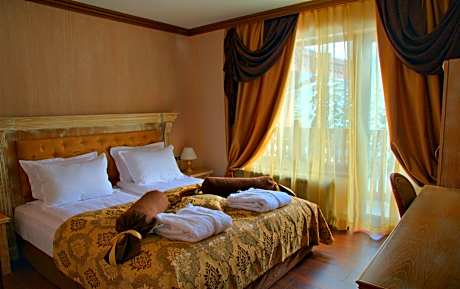 One-Bedroom Suite Section Elena (child up to 5.99 years is for free)