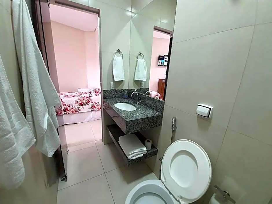 Suíte para 5 Pessoas com Ar e Próxima ao Centro