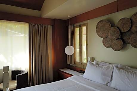 Villa with Garden View