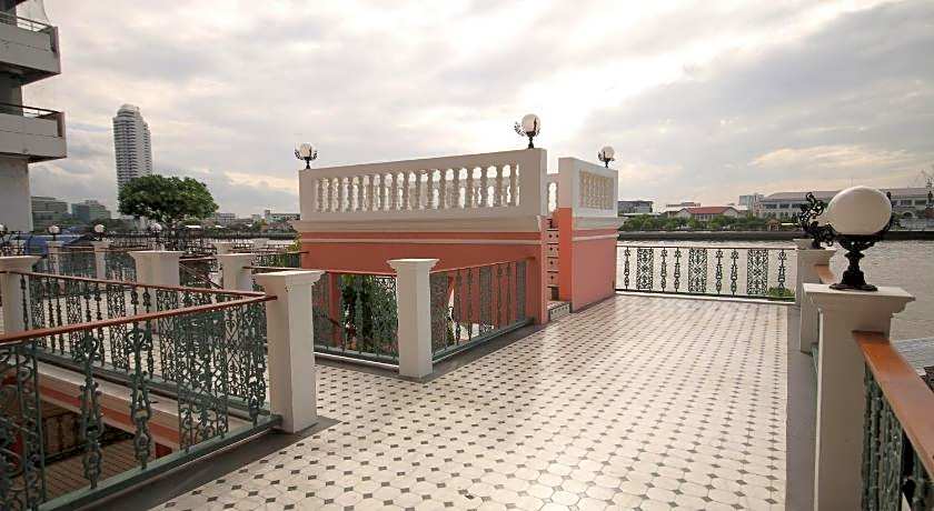 Hiranyakul House Riverside