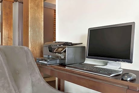 Travelodge by Wyndham Kingston LaSalle Hotel