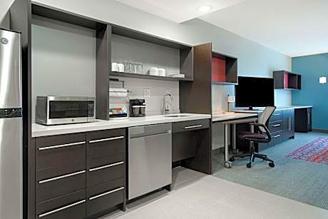 King Suite with Roll-In Shower - Mobility Accessible