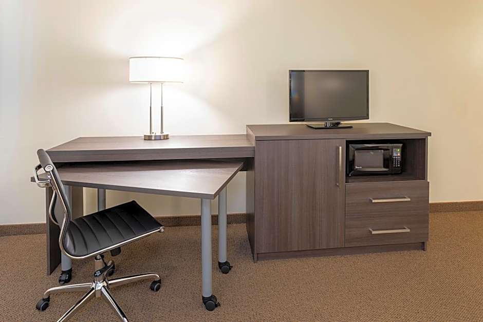 Paynesville Inn & Suites