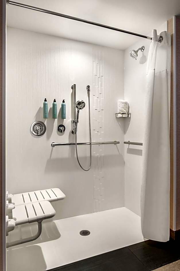 Courtyard by Marriott Milwaukee Brookfield at Poplar Creek