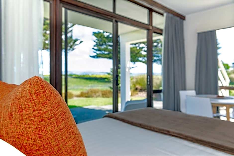 Whispering Sands Beachfront Motel