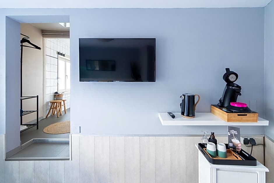 Hotel Entree - View of Canal Bruges