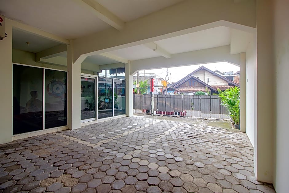 OYO 3083 D Kost 3 Syariah