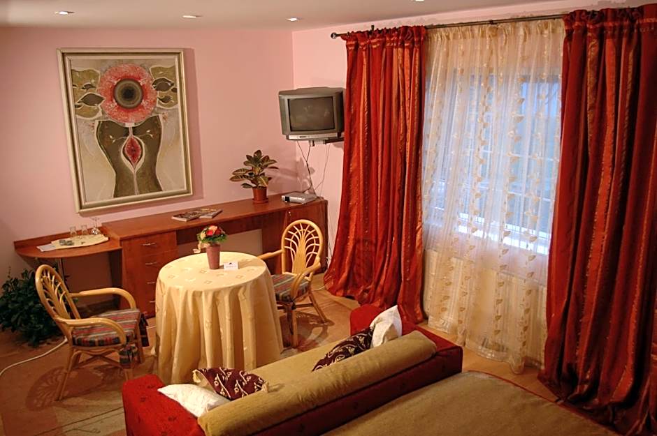 Country Club La Mesteceni